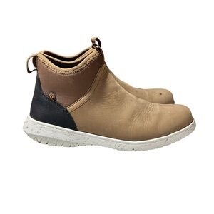 Bogs women’s ankle boots size 8 tan